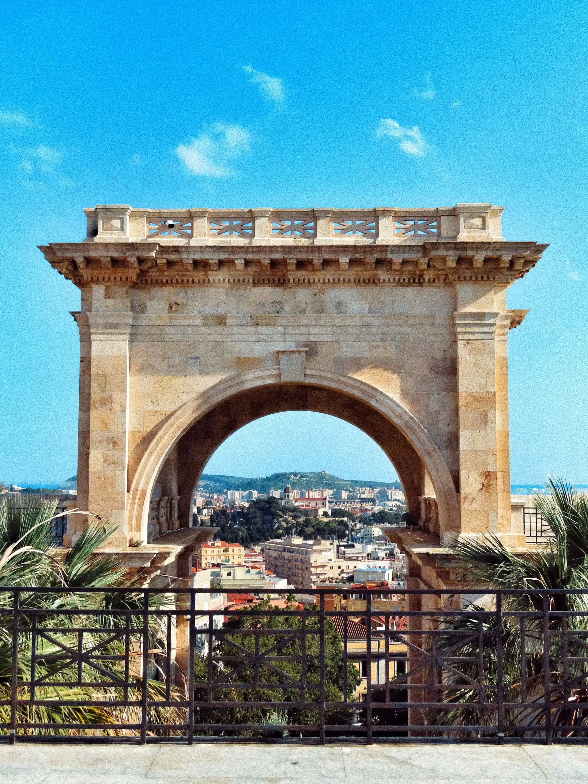 Bastione di Saint Remy met uitzicht op Cagliari