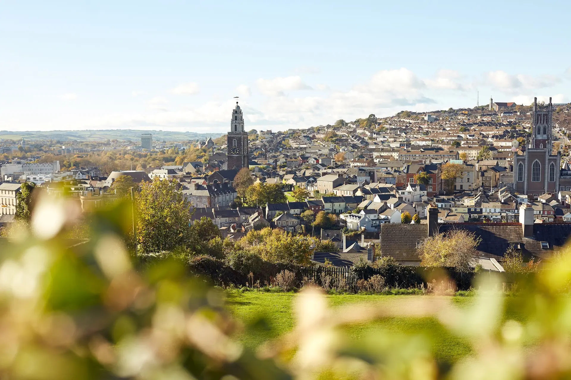 Stadsgezicht van Cork met Shandon-toren